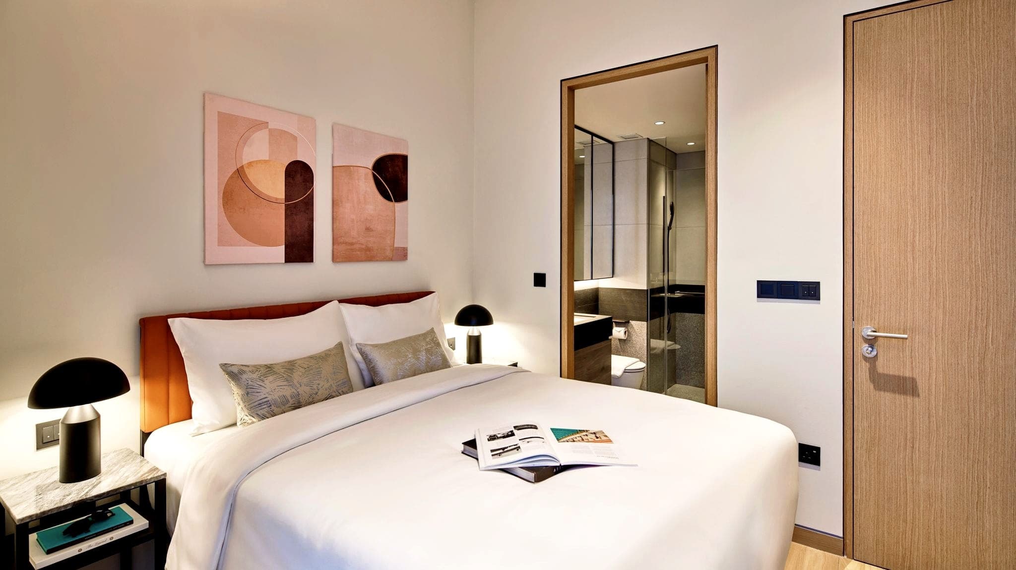 4 Bedroom - Private Room (Queen)