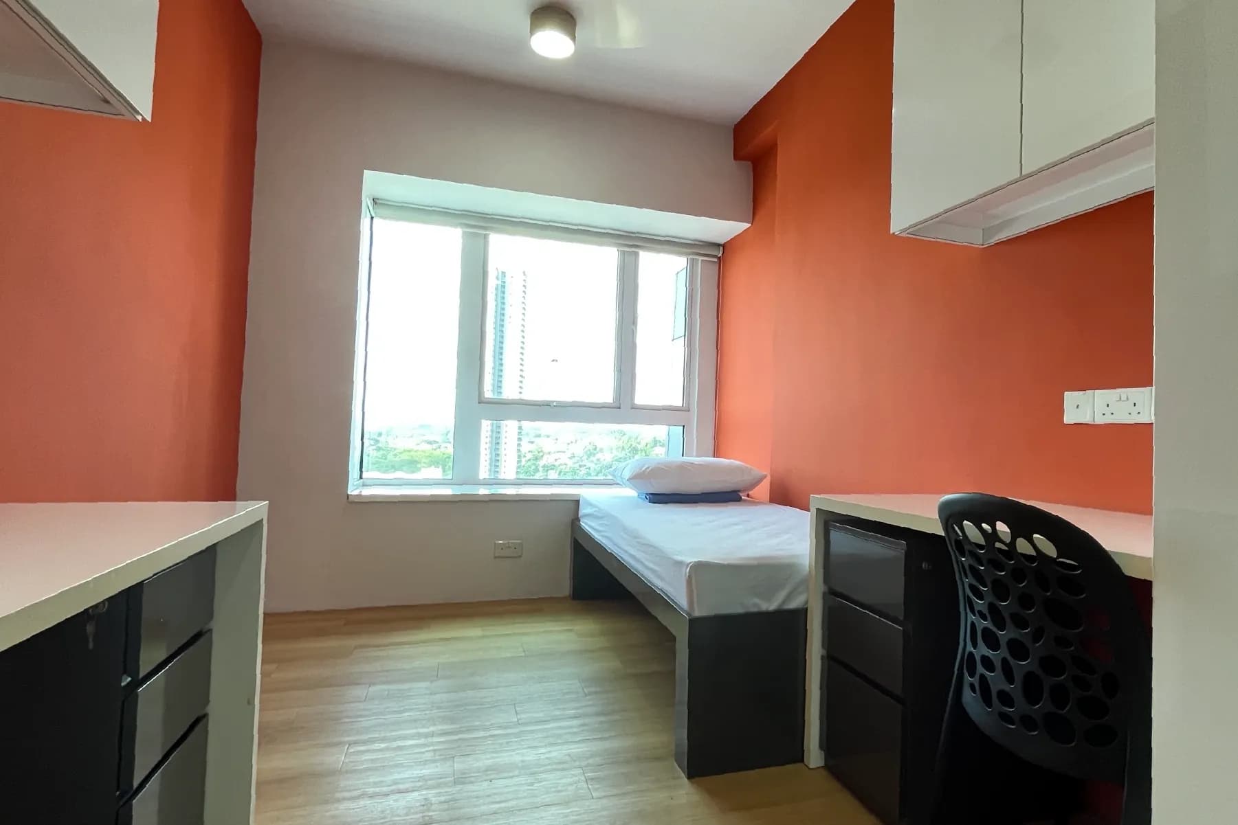 Deluxe Single With Bay Window