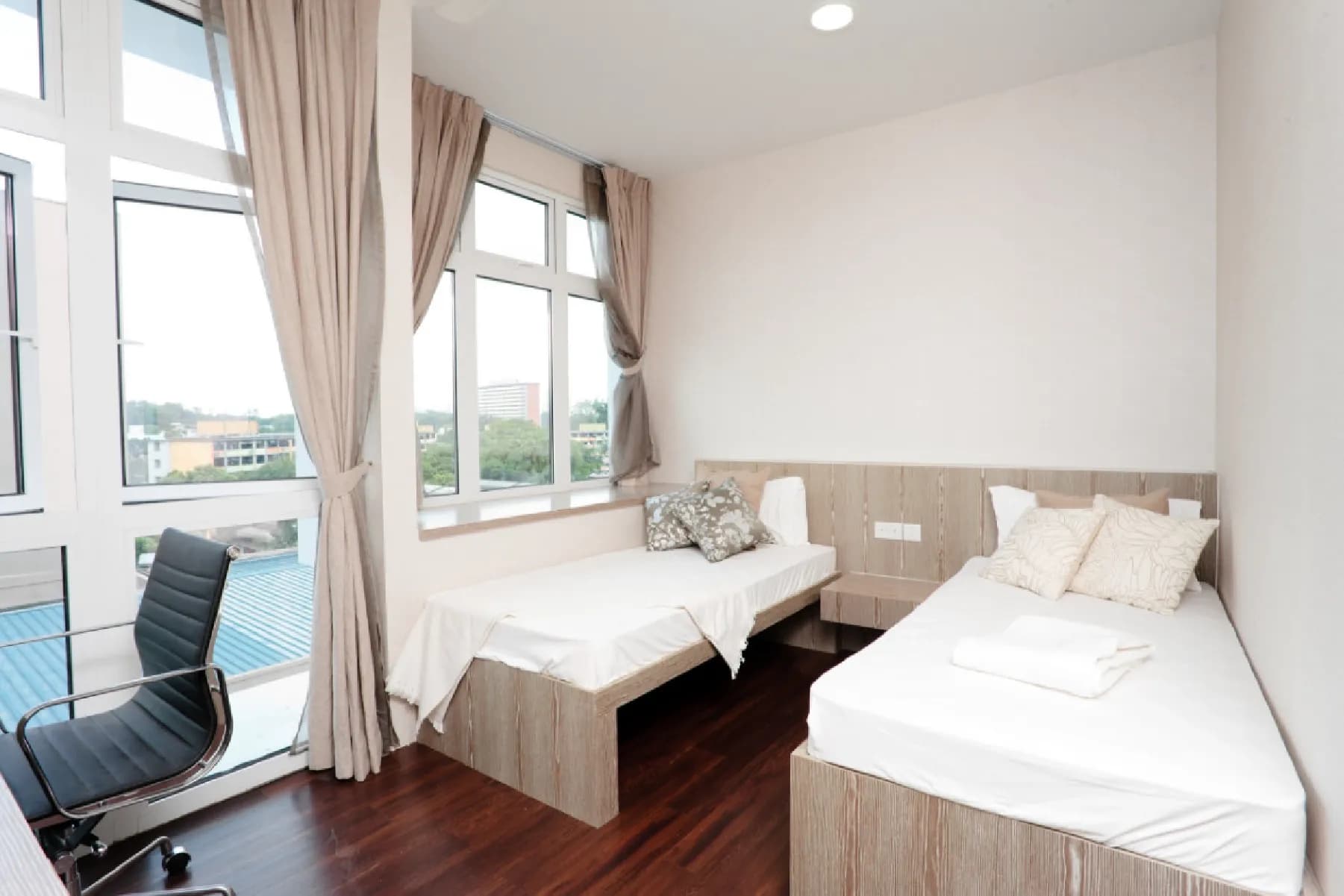 Suite Room With Attached Bathroom