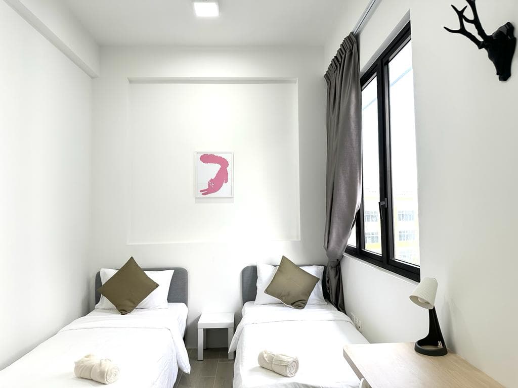 Luxe (2 Single Beds)