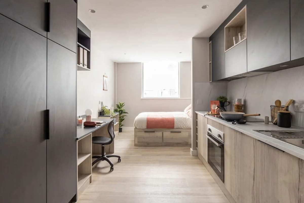Large Studio Ground Floor