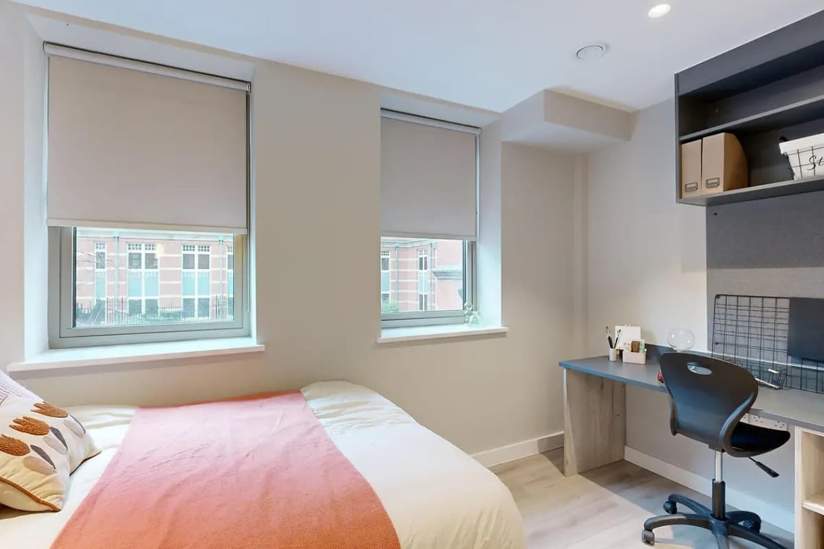 Social Studio Plus Mid Floor