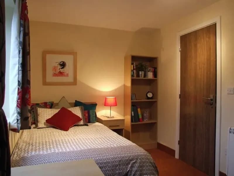 8 Bed Classic (1st & 2nd Floor)